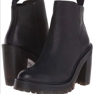 Dr. Martens Magdalena Ankle Bootie